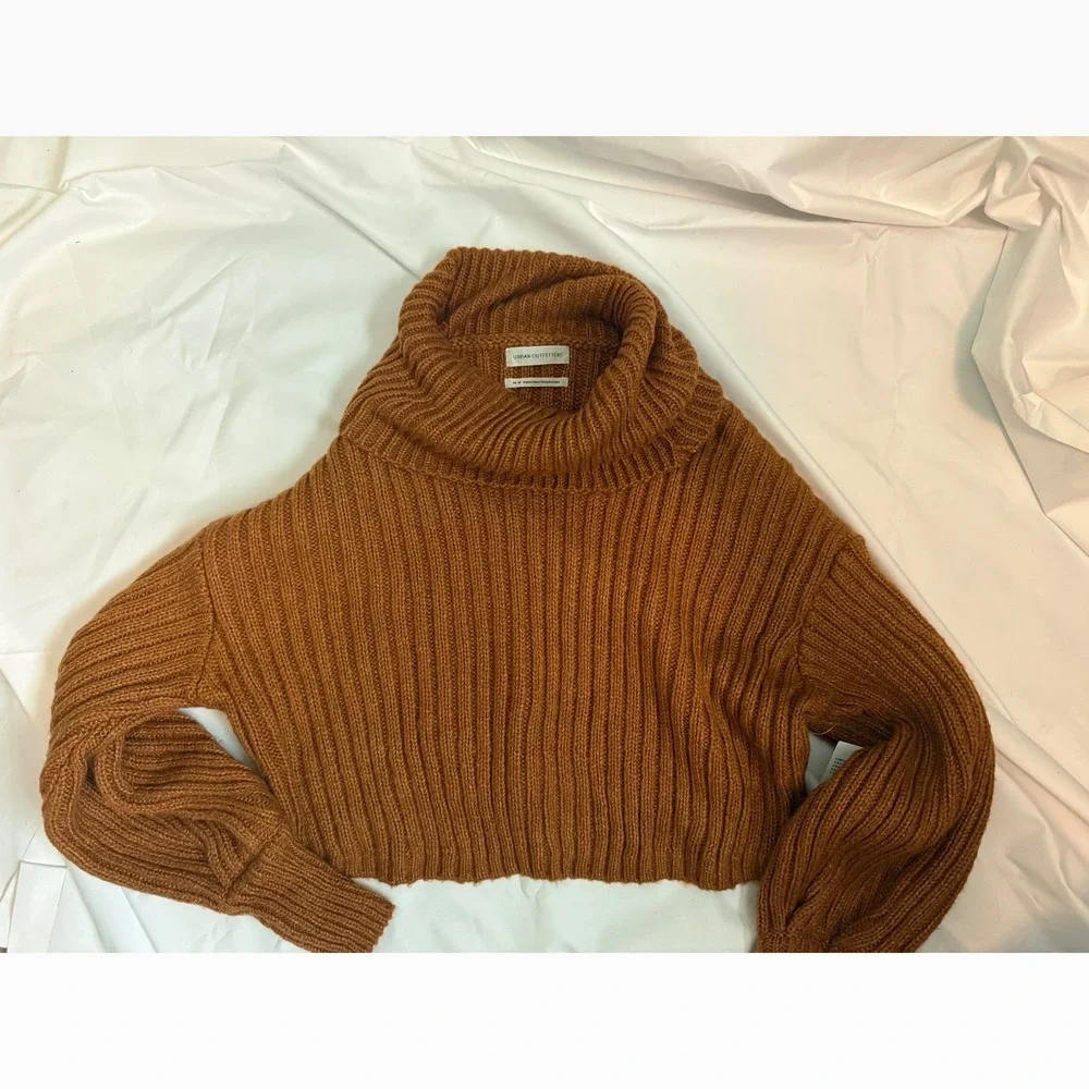 Urban Outfitters Rust Brown Ribbed Cropped Turtleneck Sweater M/L NEW‎